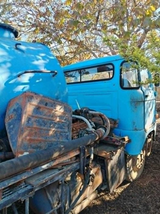Автомобил и камион-цели или на части.