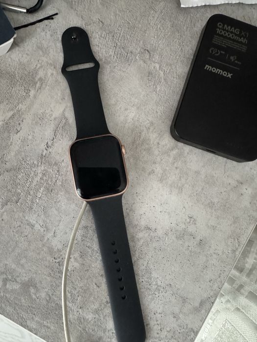 Продам apple watch 4 44mm в идеальном состоянии