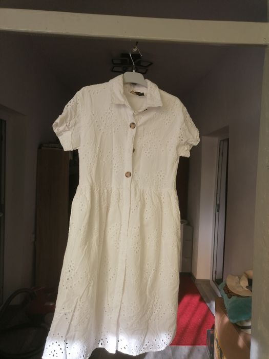 Rochie alba cu dantela