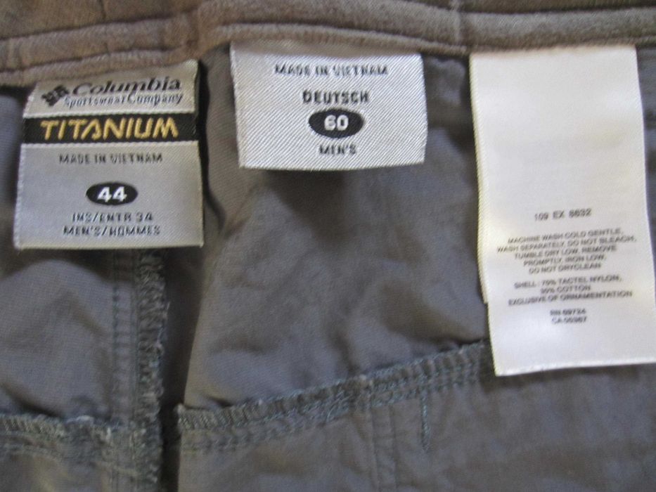 Pantalon Columbia Titanium,  masura 60, fermoar pentru bermude, material subtire ( 70% tactel nylon +30%bumbac), fabr.in Vietnam, stare f. buna-ca noi