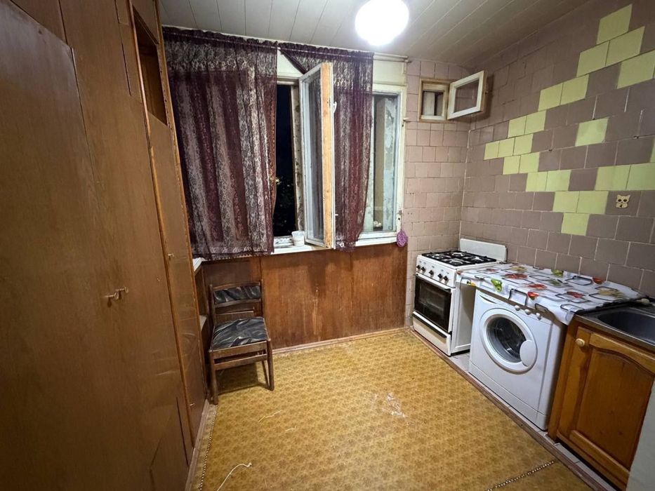 Продается 3/4/4 с балконом 2х6 . До метро Туркистан 1 минут пешком