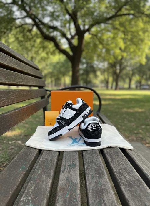 Adidasi LV Trainers - Negru Alb - Produs Premium Full Box