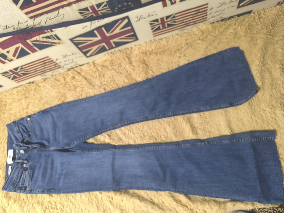 Продам девочковые джинсы