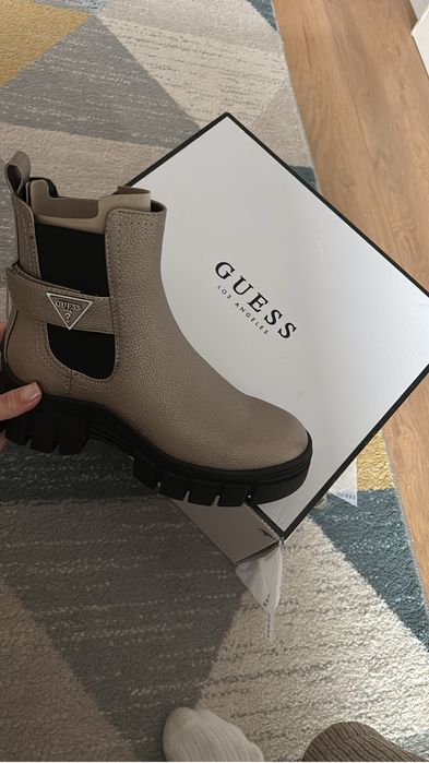Ghete GUESS , marimea 37