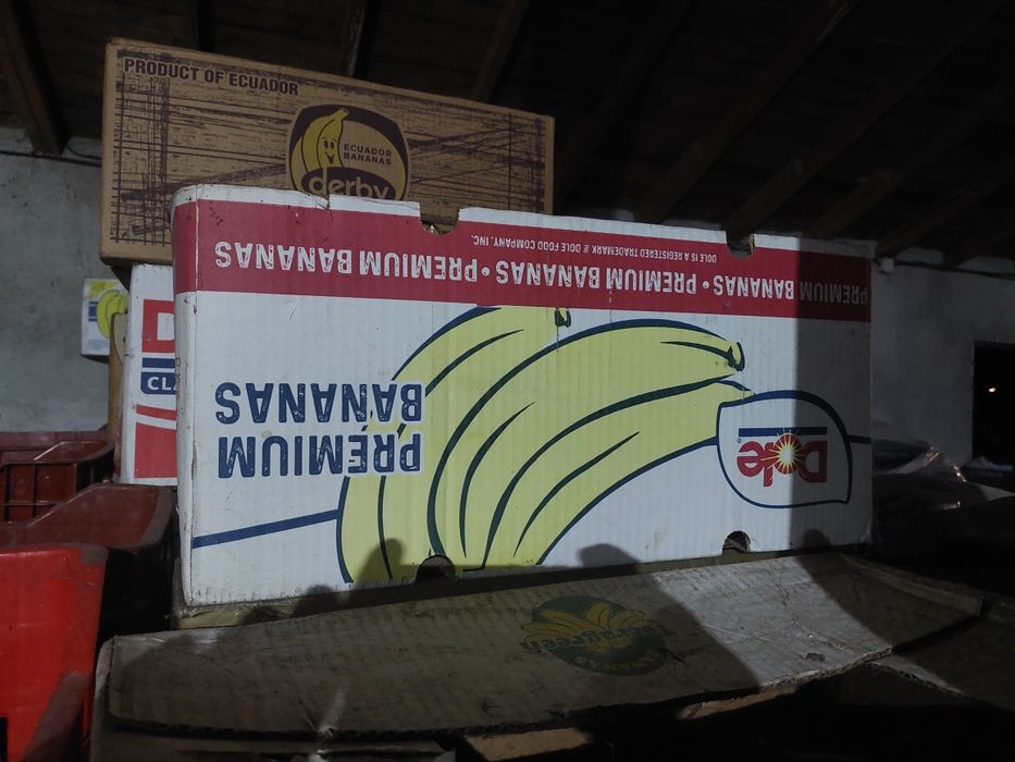 Продавам кашони за банани