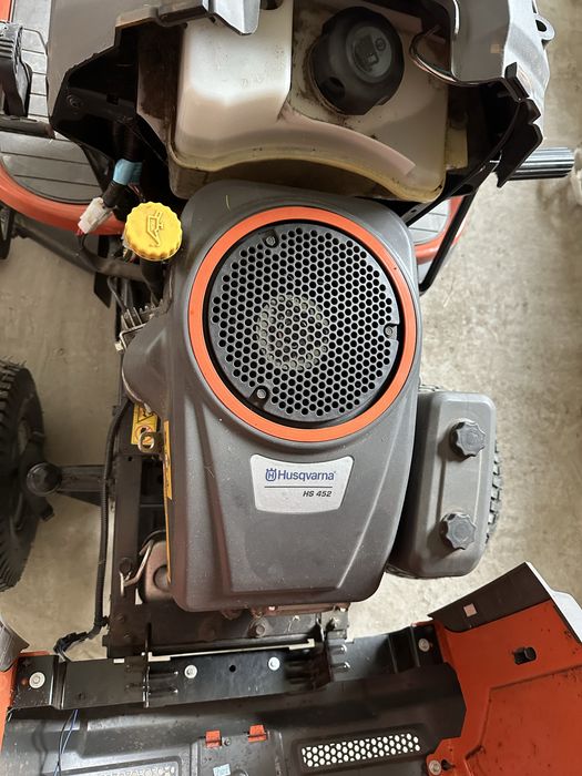 Tractoras tuns gazon Husqvarna TS 138 - Doar 68 ore (An 2022) - Stare impecabilă