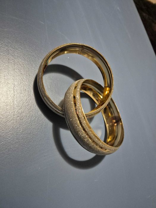 Set de brățări de tip bangle, metalice, formă circulară, întrepătrunse
