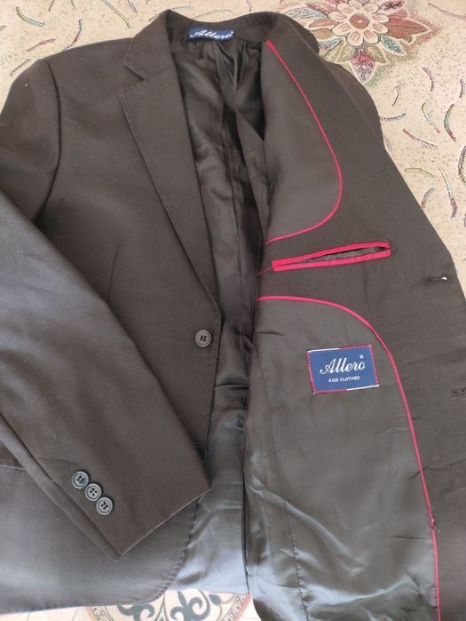 Продам новый пиджак для 6-7 класса за 4тыс.