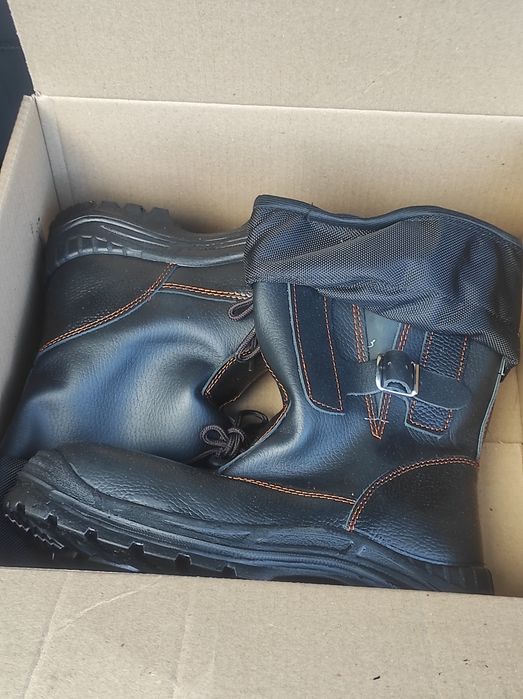 Продаю новую спецобувь