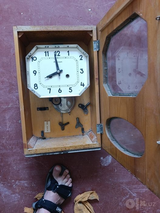 Продам часы янтарь