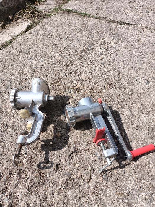 Продам две мясорубки