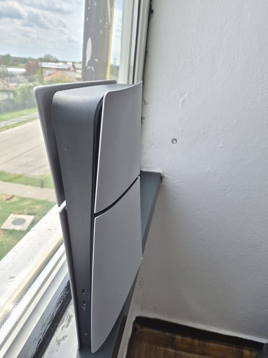PS 5  doua manete plus cablurile