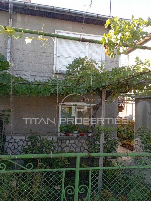 Двуетажна къща Стамболийски