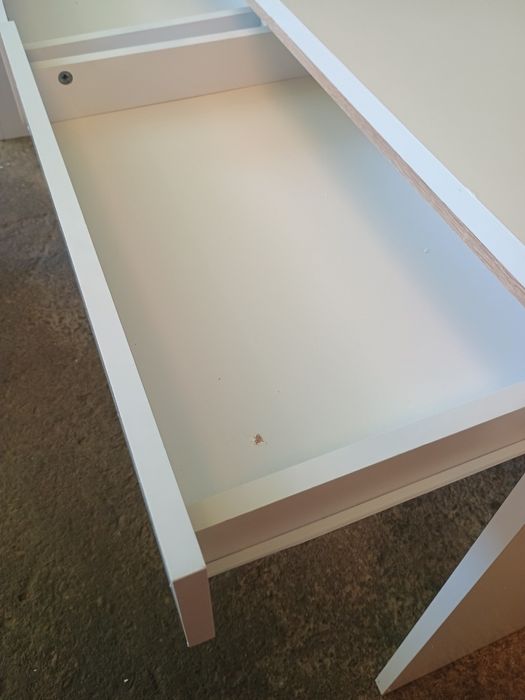 Дамска тоалетка без огледало