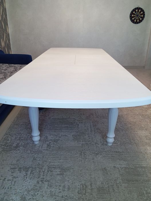 Гостиный стол, хорошего качества