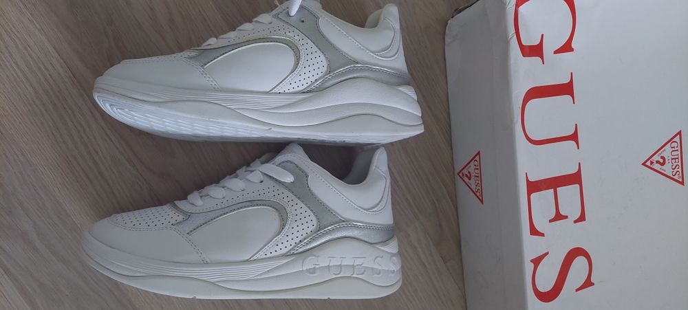 GUESS оригинални нови сникърси, LOVE MOSCHINO кецове