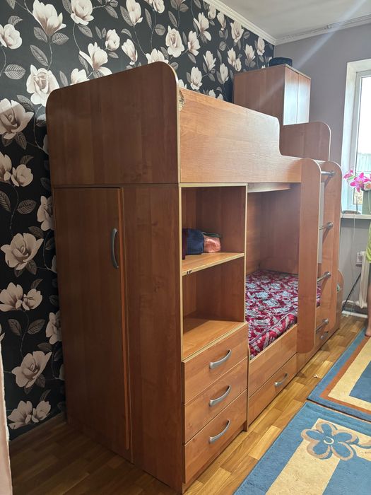 Двухъярусная кровать с 2 матрасами