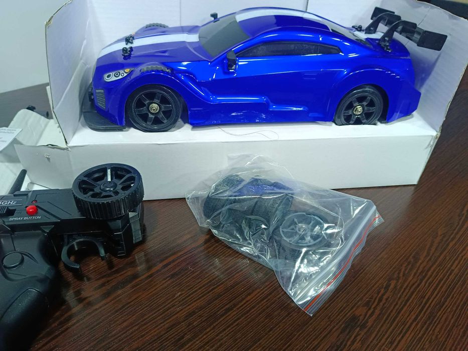 Продам новую радиоуправляемую   машинку