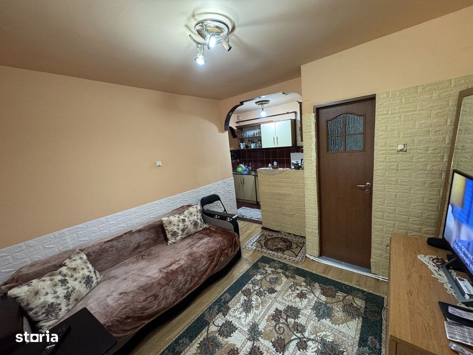 Apartament cu 2 camere, semidecomandat, parter , Aleea Postavaru, Carp