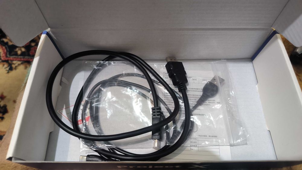 Продам портативную консоль Project X.