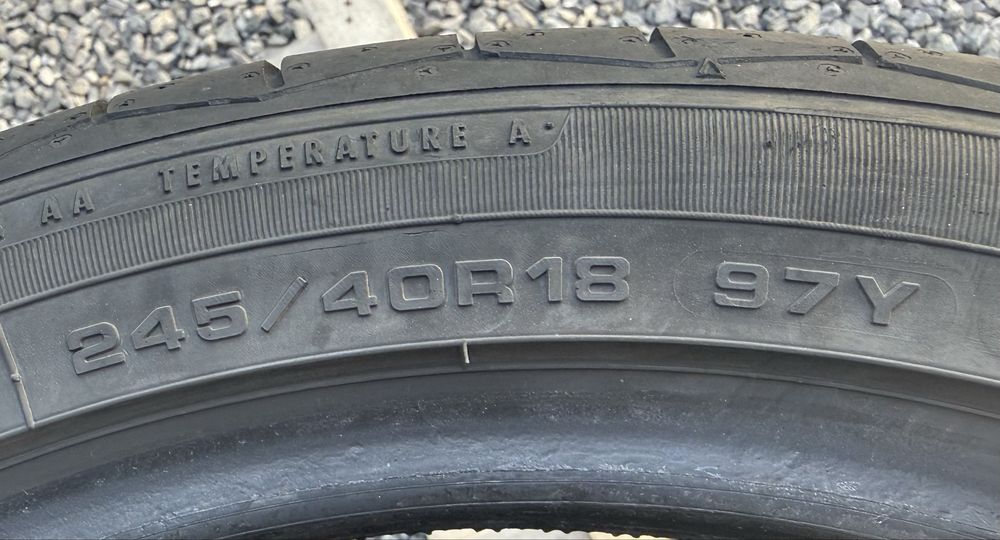 2бр 245/40/18 на 7мм с 20дот Дебица