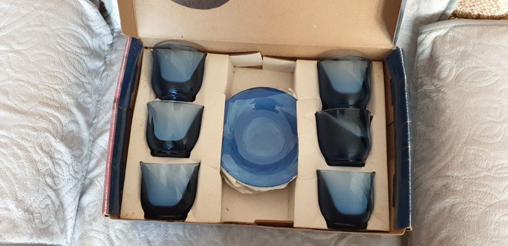 Гравиран сервиз за кафе синьо стъкло.