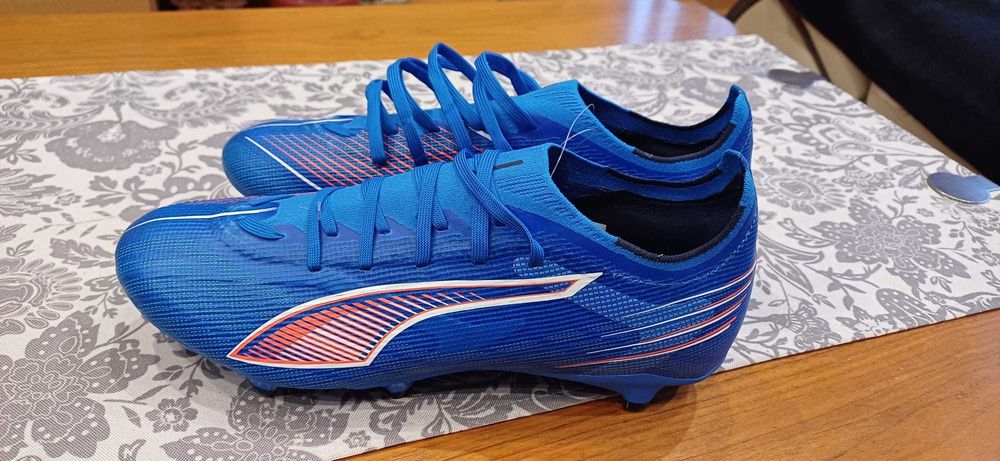 Ghete de fotbal marimea 43