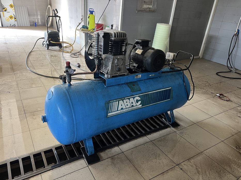 Продам компрессор поршневой