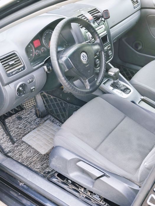 Продам VW JETTA на Автомате.