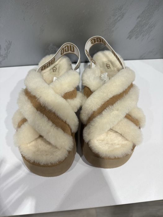 Пухени сандали UGG