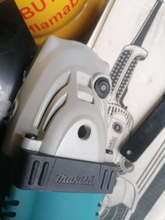 Polizor unghiular Makita GA9020, o unealtă profesională robustă, nou