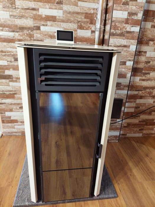 Пелетна камина Verso vpbs10 design - 10kw