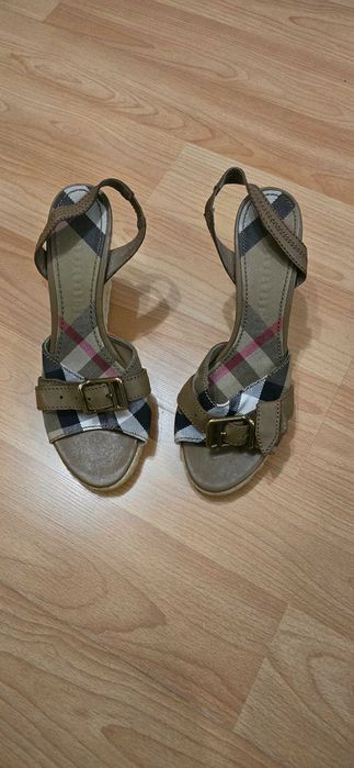 Burberry 40 номер-дамски сандали