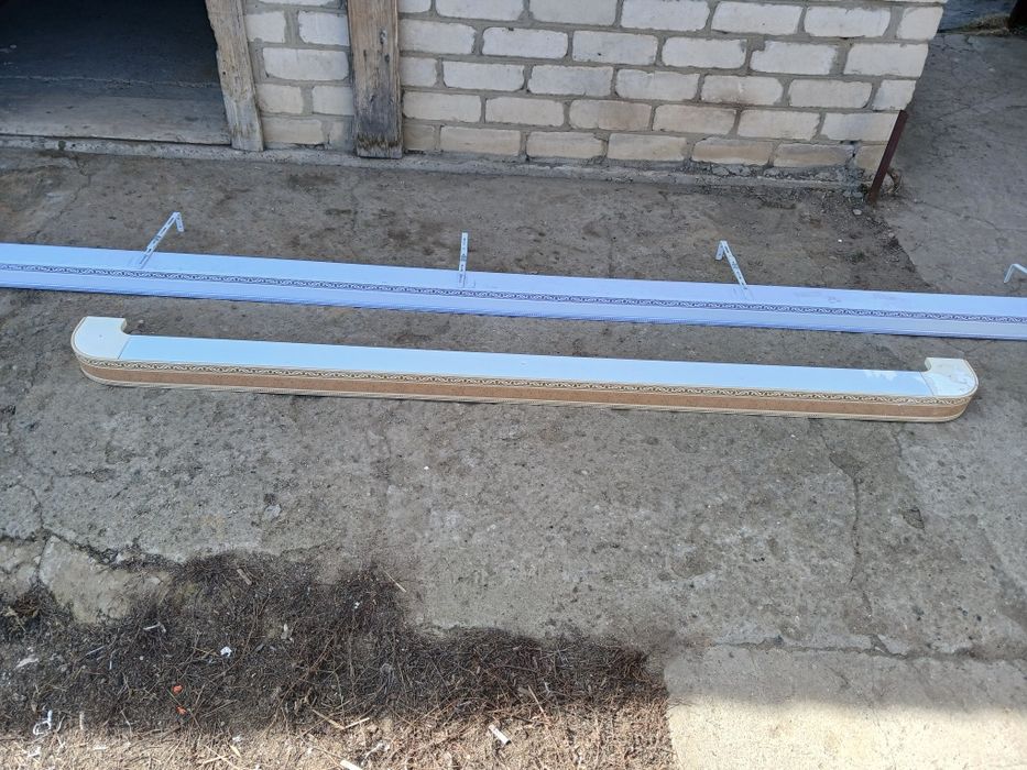 Продается  карниз