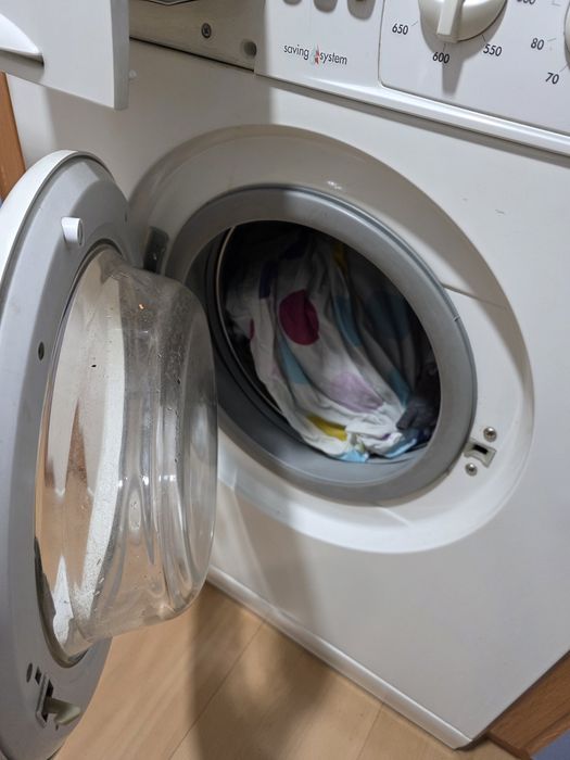 Продаю  стиральную машину Indesit