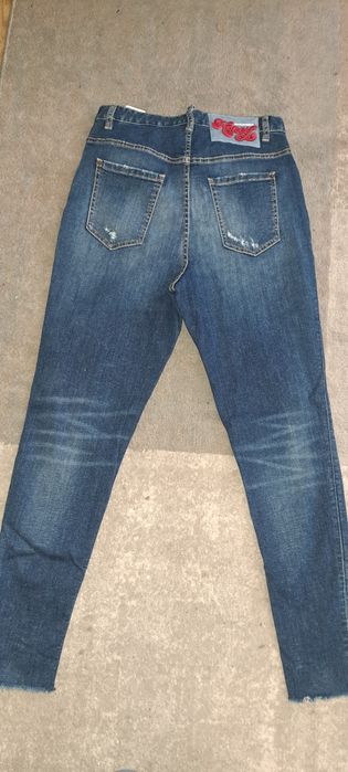 Vând blugi dsquared2