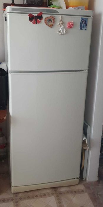 холодильник Стинол  среднего размера