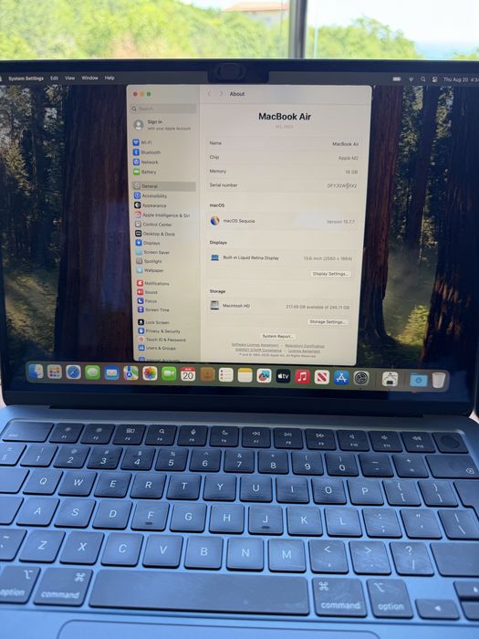 MacBook Air M2 13.6” 16 / 256 - Перфектни