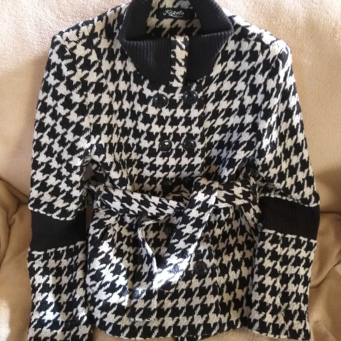 Късо вълнено палто