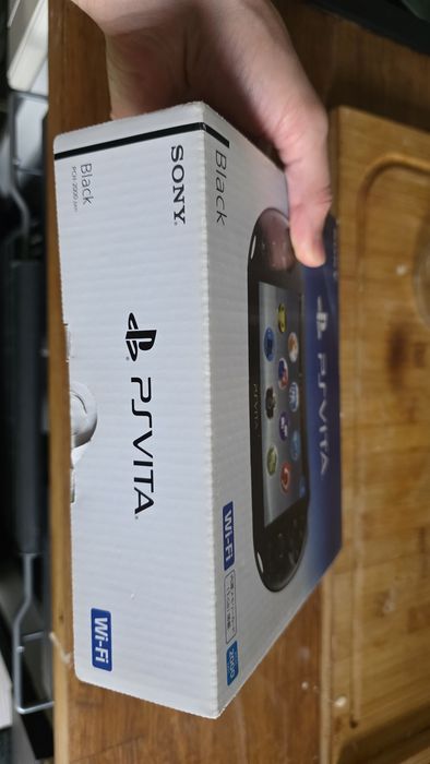 Playstation Vita 2000, Modat, 1500 jocuri, 10 in 1 + Cutie