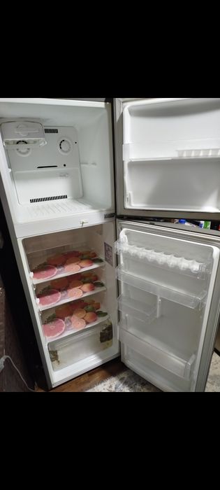 Холодильник LG сотилади
