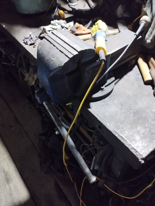 Продам тиски все Советские