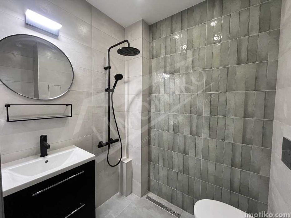 Едностаен на метри от Медицинския университет