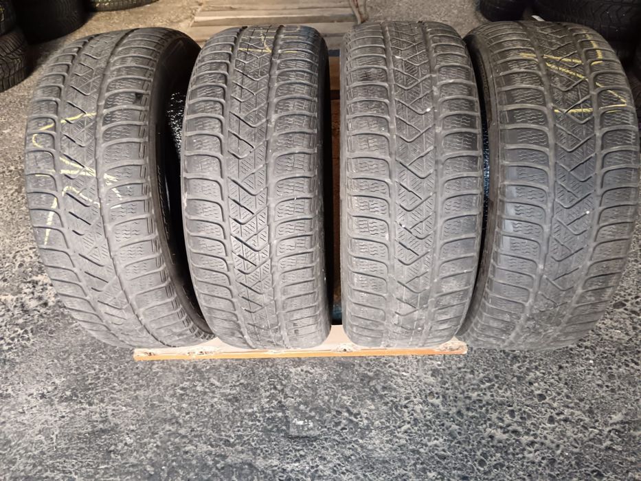 Set 4 anvelope iarna 215/55/17 Pirelli dot 2021