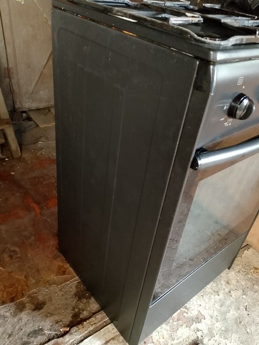 Продам газовую плиту  б/у