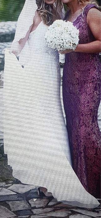 Rochie de mireasa diafana ( Demetrios).