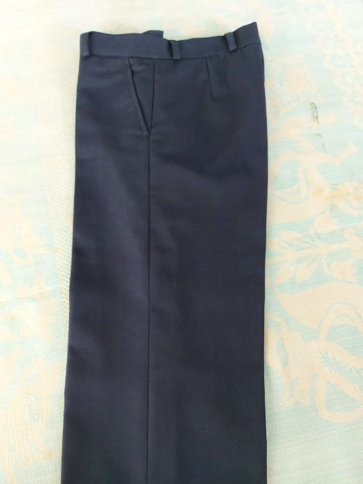 Продам на мальчика школьные брюки