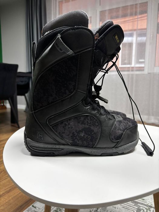 Boots Nitro 39 1/3