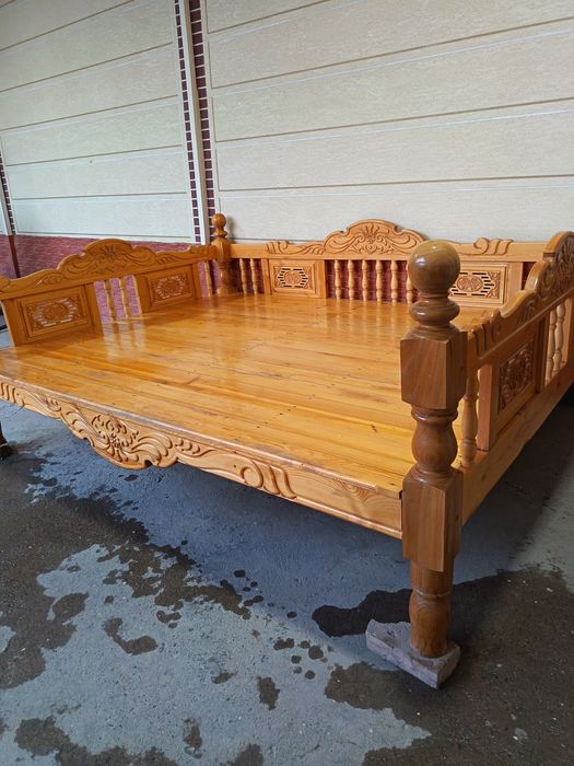 Красывий новый хороший тапчан