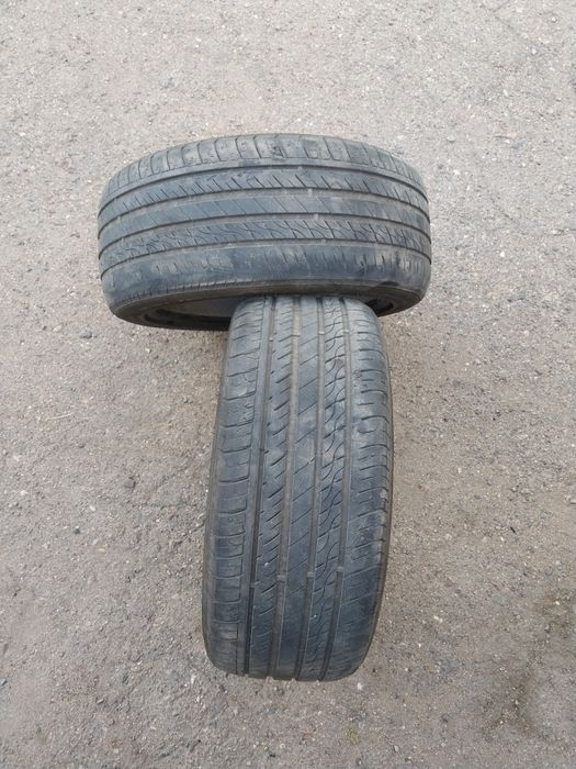 2 шины 235 45 R17 за 20000.